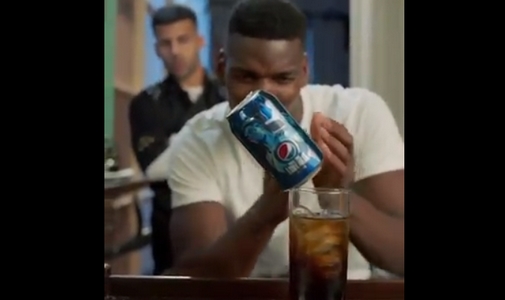 Pepsi s'est même entouré de joueurs de football pour lancer son challenge TikTok.