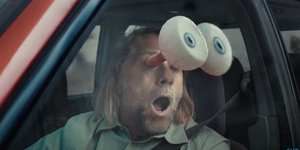 Les effets cartoon participent à l'ambiance joyeusement chaotique de ce spot publicitaire.