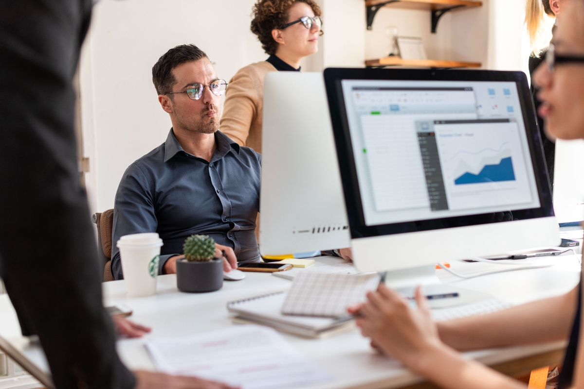 l'IA analyse les données, et vous aide à améliorer votre performance commerciale